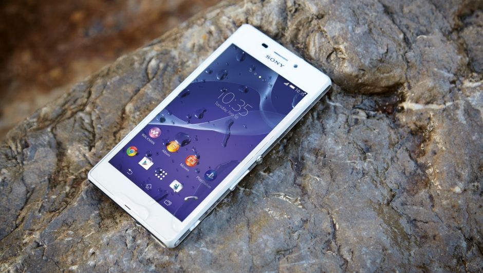 Sony lanza nuevo Xperia, sigue reduciendo división celulares