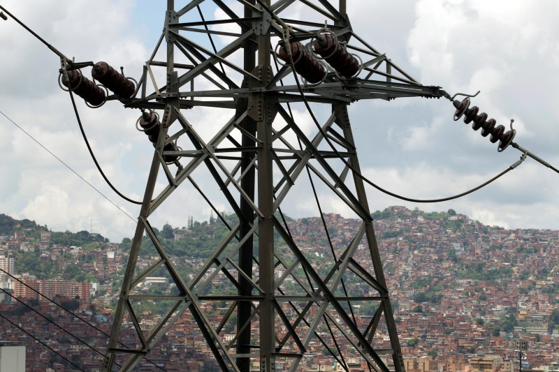 Dice Motta Domínguez que están a un “tilín” de suspender el racionamiento eléctrico (tuits)