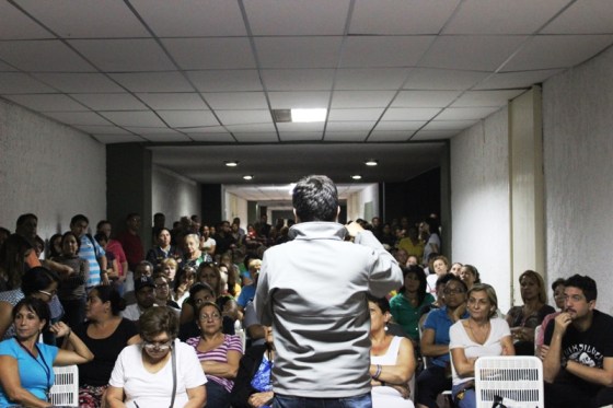 Foto: El Concejal Jesús Armas en asamblea de vecinos en El Paraíso / Nota de prensa