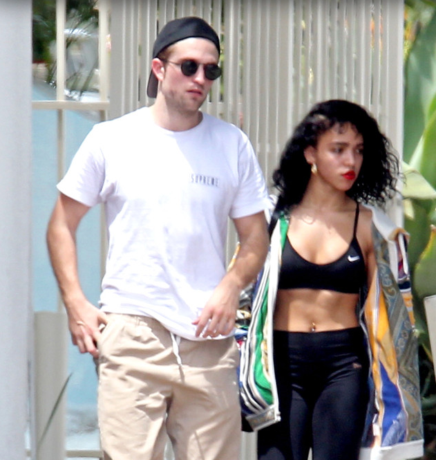 Mira los asombrosos abdominales de FKA Twigs (Foto)