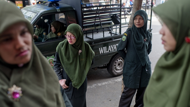 Indonesia realiza prueba de virginidad a mujeres militares