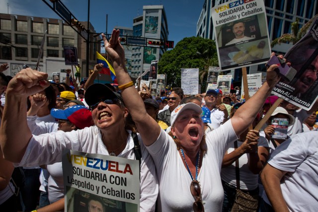 MARCHA PARA RESPALDAR PETICIÓN DE LÓPEZ Y CEBALLOS DE LIBERACIÓN DE PRESOS POLÍTICOS