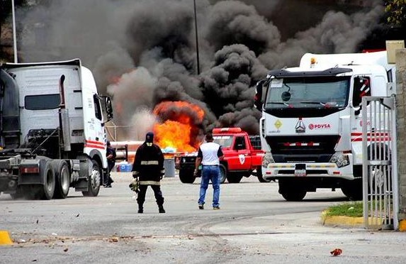 Imputarán a dos supervisores de planta de Pdvsa en Catia La Mar por incendio