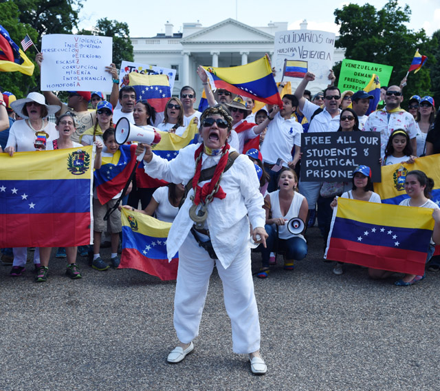 MANIFESTACIÓN FRENTE A LA CASA BLANCA PARA APOYAR HUELGA DE HAMBRE DE LEOPOLDO LÓPEZ