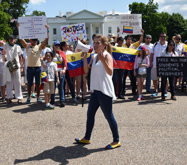 MANIFESTACIÓN FRENTE A LA CASA BLANCA PARA APOYAR HUELGA DE HAMBRE DE LEOPOLDO LÓPEZ