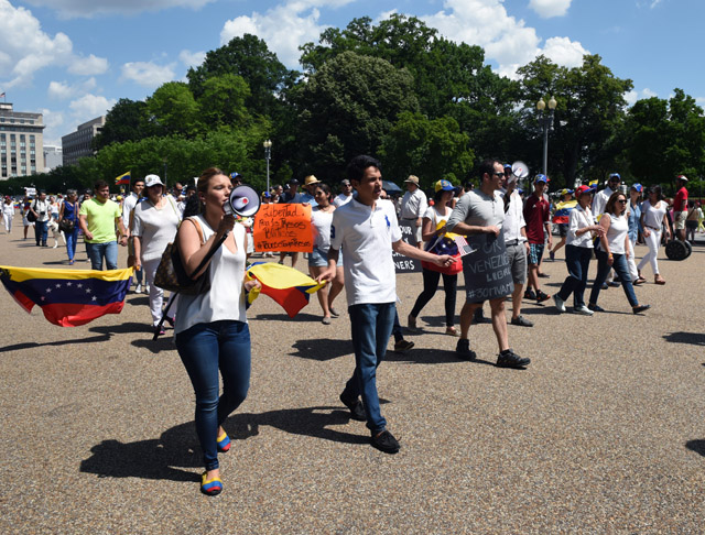 MANIFESTACIÓN FRENTE A LA CASA BLANCA PARA APOYAR HUELGA DE HAMBRE DE LEOPOLDO LÓPEZ