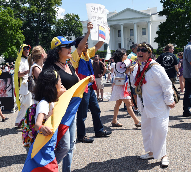 MANIFESTACIÓN FRENTE A LA CASA BLANCA PARA APOYAR HUELGA DE HAMBRE DE LEOPOLDO LÓPEZ