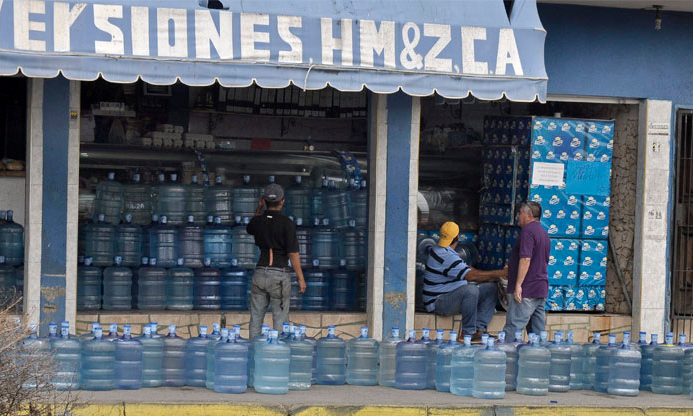 Sin control los precios de botellones de agua