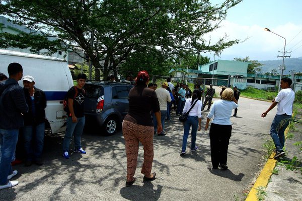 Angustia en familiares de desaparecidos tras hallazgo de doce osamentas en Ureña