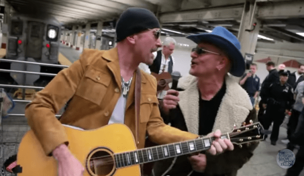 Foto: U2 sorprendio a los usuarios del metro en Nueva York / youtube