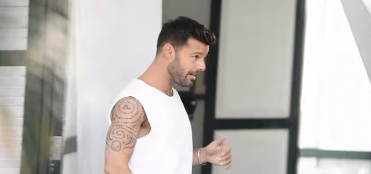 Ricky Martin insta a pedir “10 veces al día” un cambio en la ley de armas