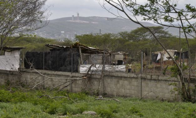 Terrenos-ucla-invadidos