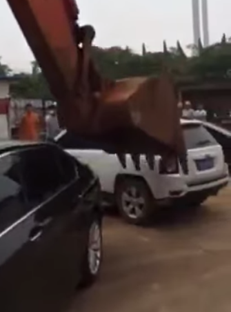 Cuando estacionas tu carro en un espacio no autorizado (Video)