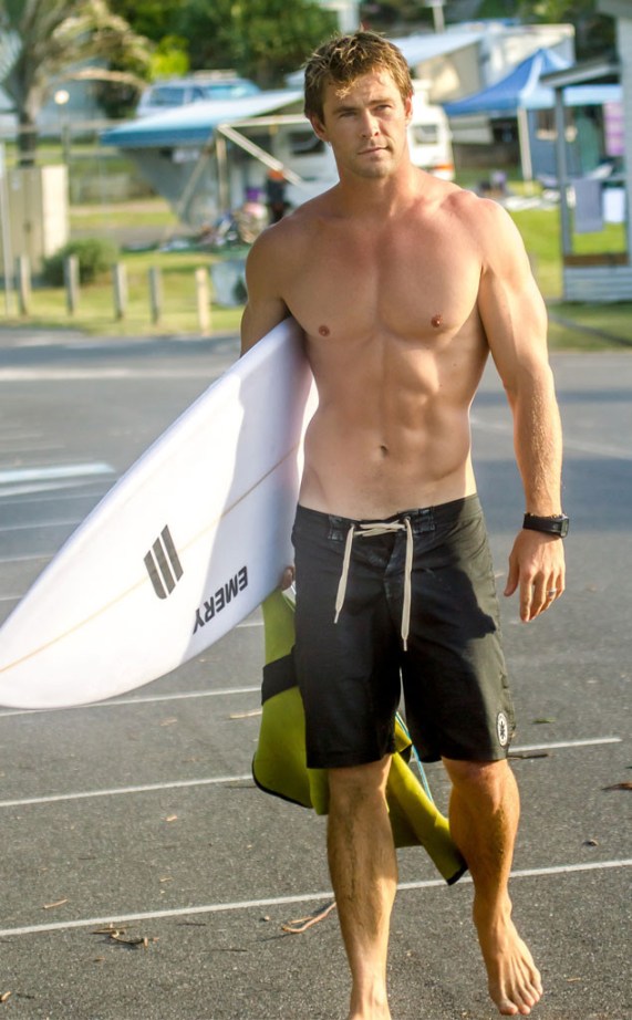 rs_634x1024-150303181016-634-chris-hemsworth-shirtless.jw.3315