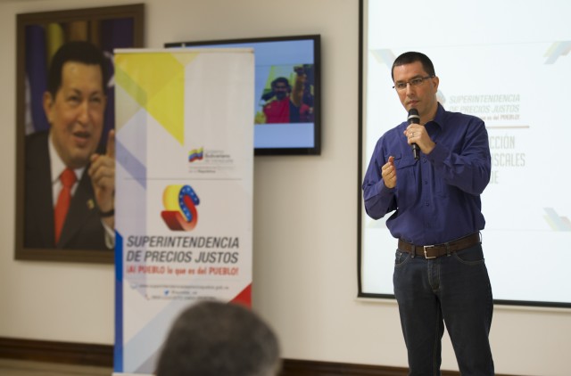 Arreaza exigió a la Sundde fiscalizar matrículas y ventas de útiles escolares