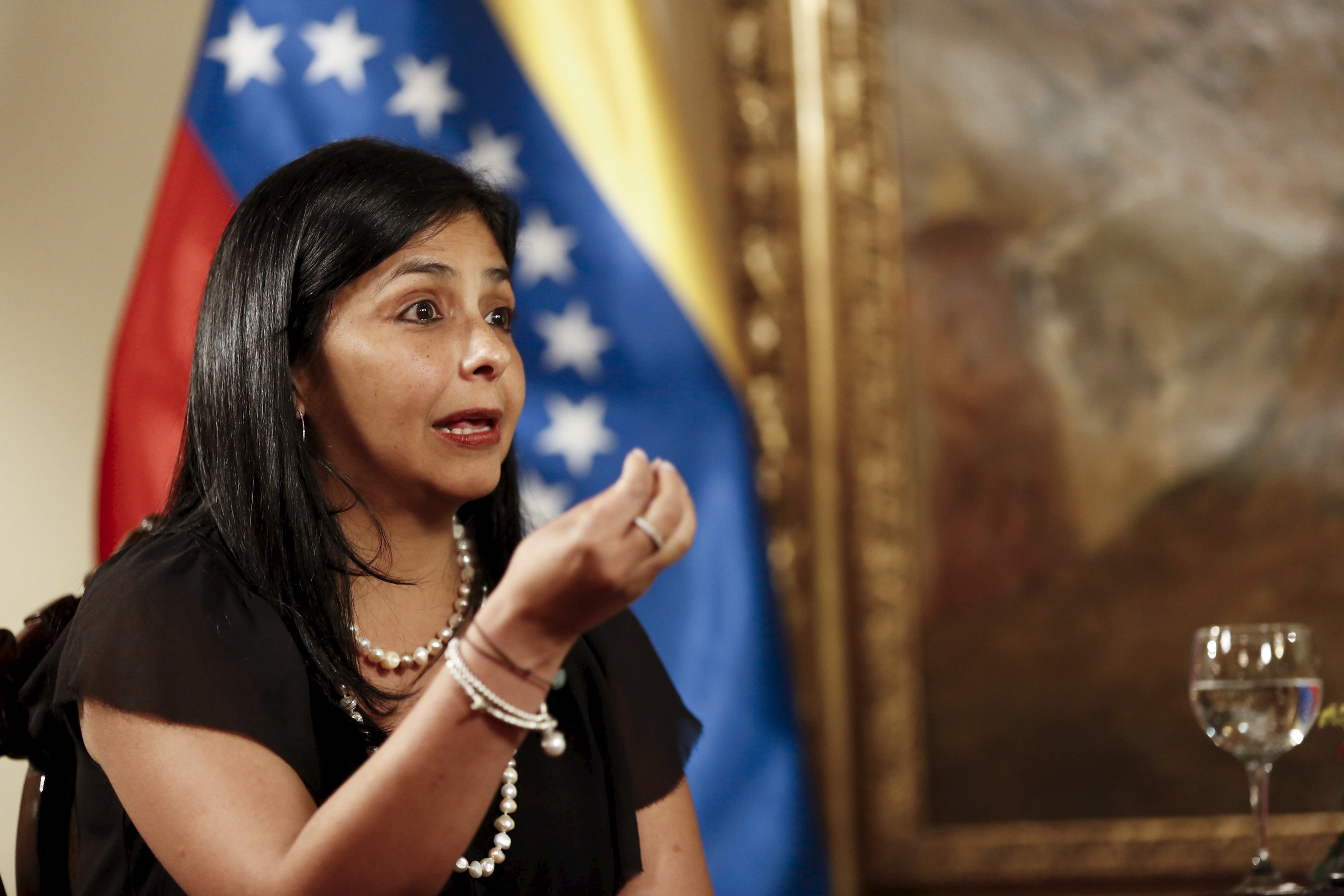 Delcy calificó de “insolentes” declaraciones de Kerry sobre caso López