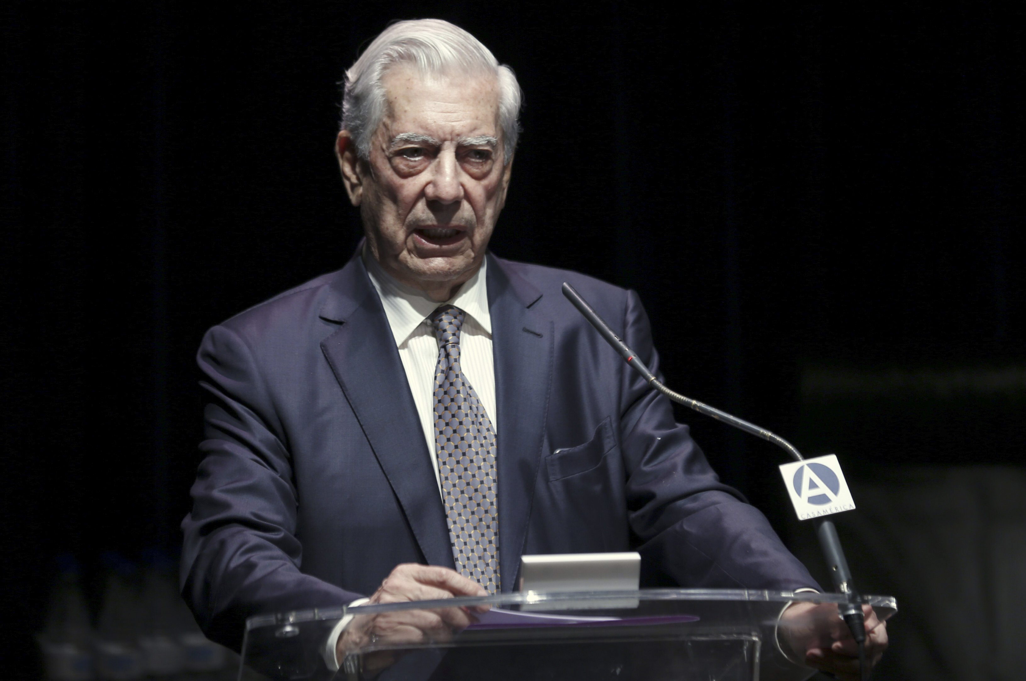 Vargas Llosa afirma que la literatura permite crear “mundos maravillosos”