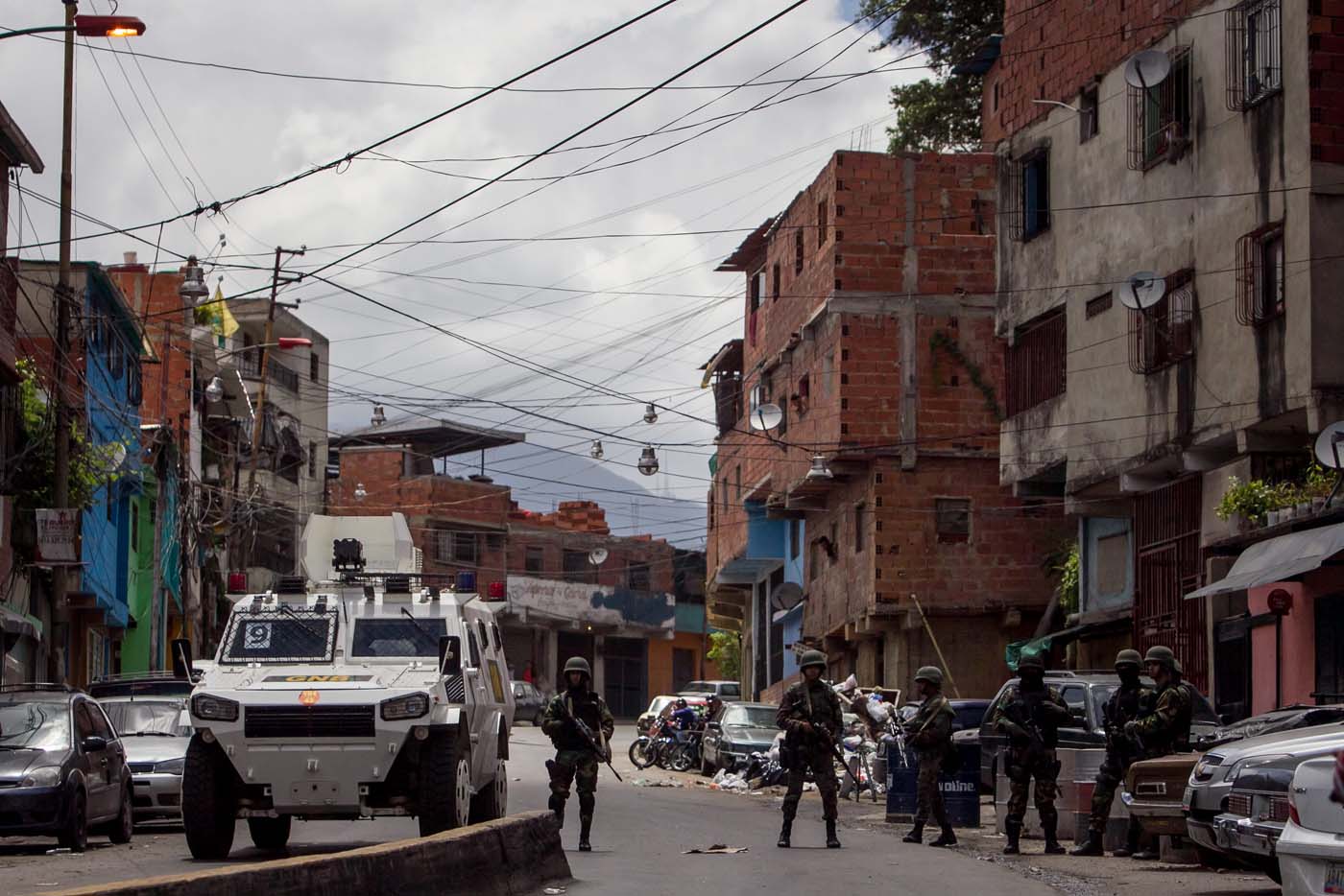 Detonaciones de antisociales en la Cota 905 volvieron a sembrar incertidumbre en Caracas (Video)