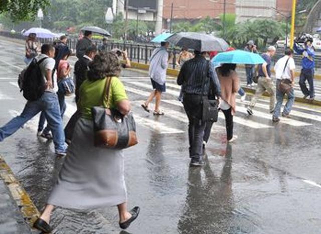 Nubosidad y lluvias dispersas sobre el país para jueves