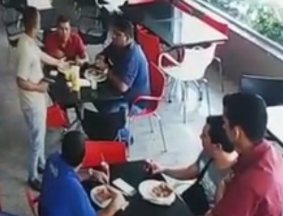 ¡Segurísima la PATRIA! Ni comiendo estás seguro: Así los robaron en una panadería (Video)