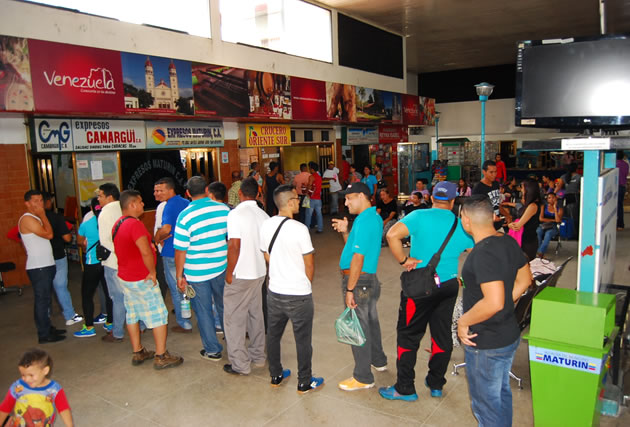 Esperan hasta tres horas por unidades habilitadas en el terminal interurbano de Maturín