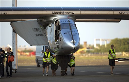 Avión solar suspende viaje en Hawai por daño en batería