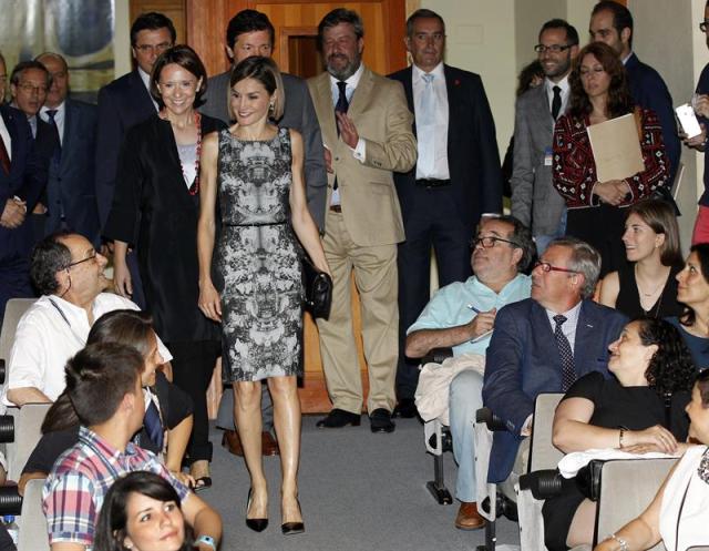 La Reina Letizia a su llegada a la inauguración de los Cursos de Verano 2015 de la Escuela Internacional de Música de la Fundación Princesa de Asturias, en los que la mezzosoprano Teresa Berganza fue la encargada de pronunciar la conferencia inaugural, titulada "El decálogo del buen músico".EFE/ALBERTO MORANTE