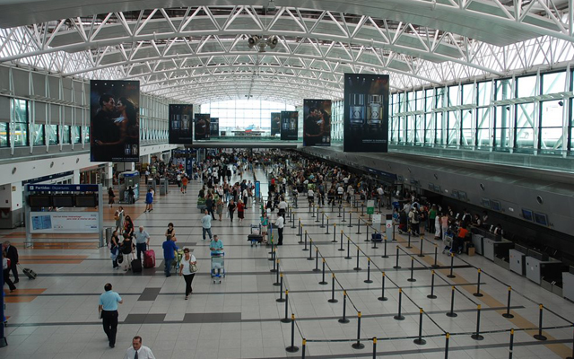 Detienen a una chilena con una granada en aeropuerto argentino