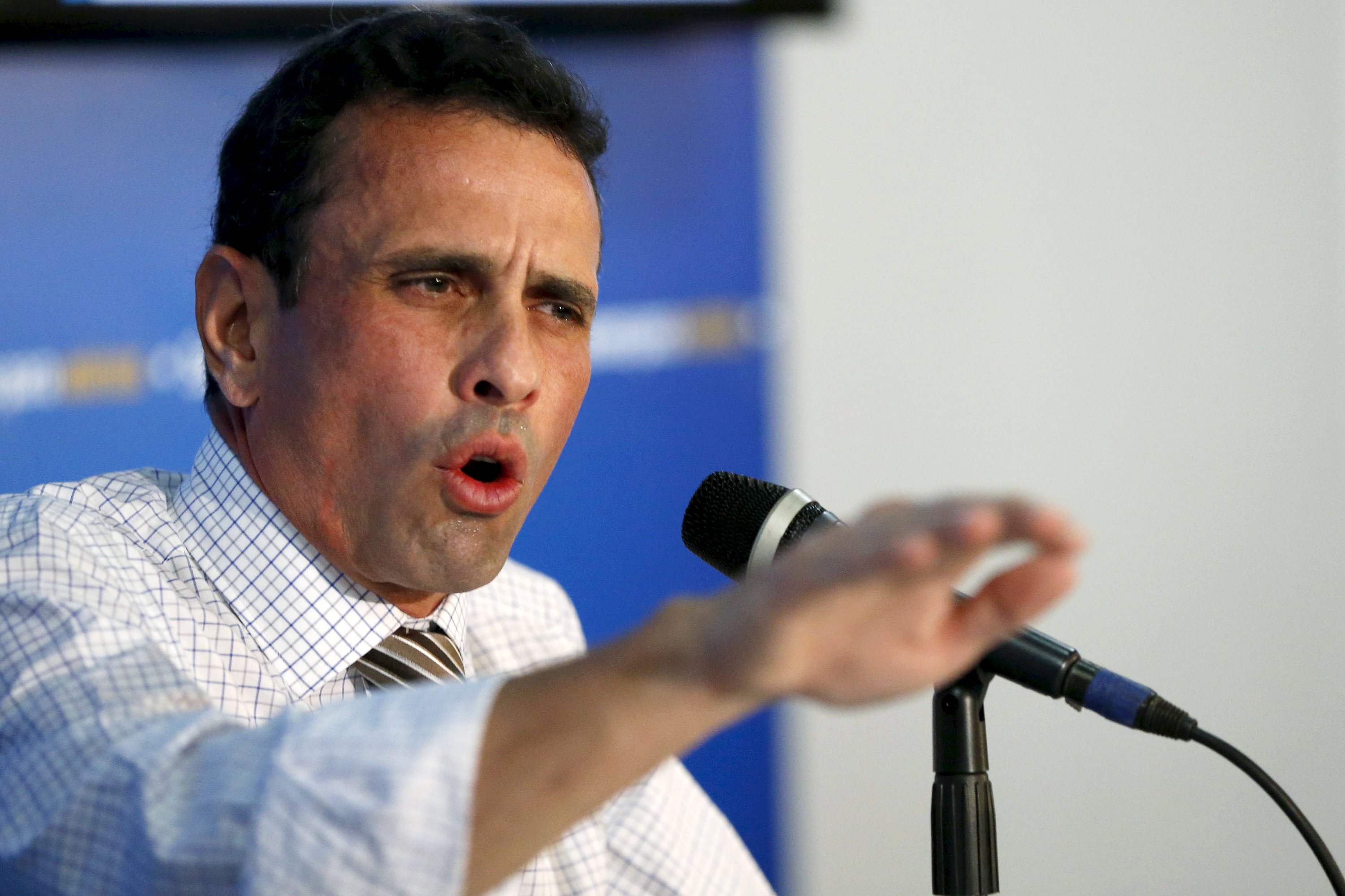 Capriles: Resolución sobre no usar uniforme escolar es otra forma de querer ocultar la crisis