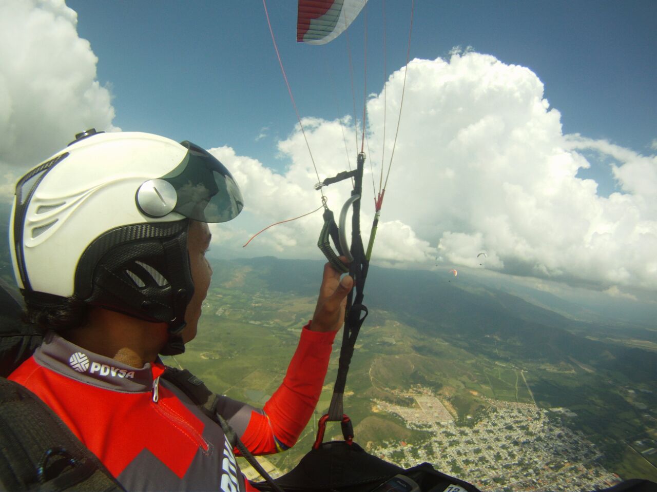 Parapentista Allly Palencia vuelve a la acción en Colombia