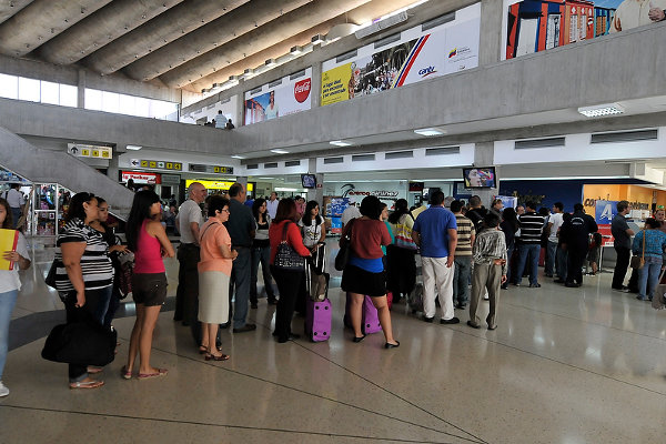 Destituyen a funcionario del Saime del aeropuerto La Chinita por corrupción