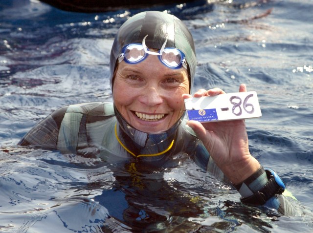 (FILES) -- A file photo taken on September 3, 2005 shows Russian Natalia Molchanova holding the minus 86 metres tag that gives her a win in the first women's free-diving world championship in Villefranche-sur-Mer. Molchanova, 53, has been reported missing since August 2, 2015 following a fun dive off the coast of Formentera.  AFP PHOTO JACQUES MUNCH