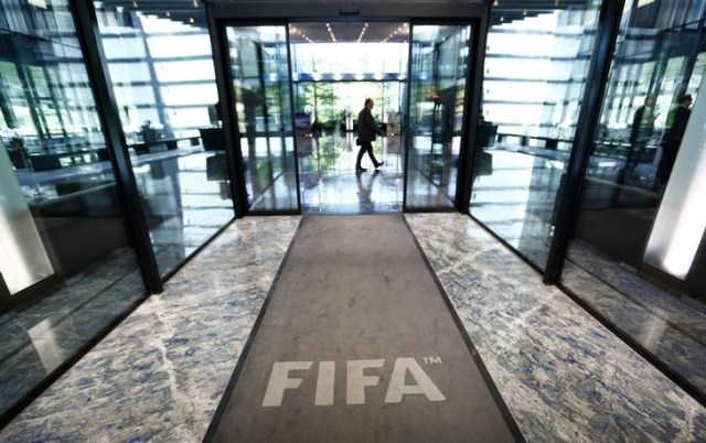 El salón de ingreso a la sede de la FIFA en Zúrich, jul 20 2015. La FIFA, entidad que regula el fútbol mundial, lanzó una investigación interna sobre supuesta corrupción, dijeron dos personas familiarizadas con el tema, en un hecho que podría indicar una mayor cooperación con las pesquisas que llevan adelante autoridades de Suiza y Estados Unidos.       REUTERS/Arnd Wiegmann