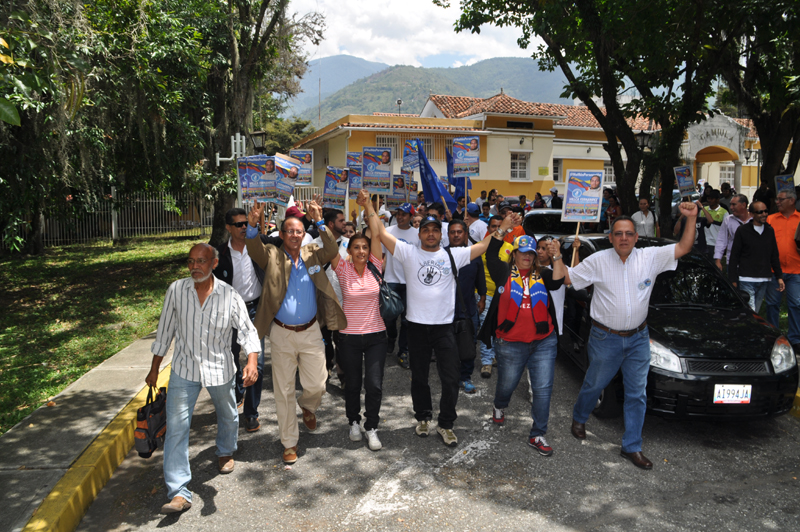 Movimiento Estudiantil en Mérida inscribe al estudiante Villca Fernández como candidato a la AN