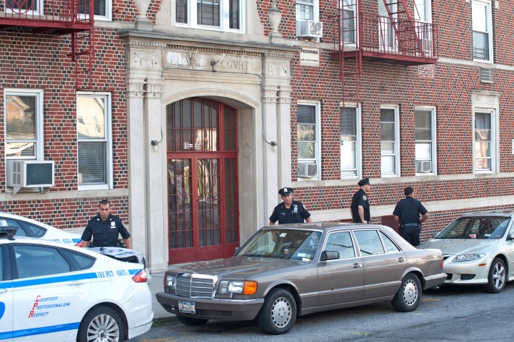 Mujer que tiró a su bebé por la ventana en Nueva York dice que estaba poseído