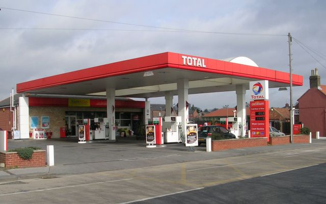 Olvidaron a su hija de tres años en una gasolinera francesa