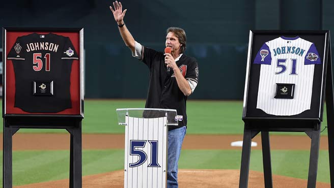 Arizona retiró número 51 de Randy Johnson