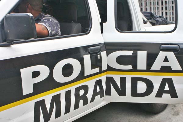 Detienen a mujer que intentó pasar sim telefónica a calabozos de Polimiranda