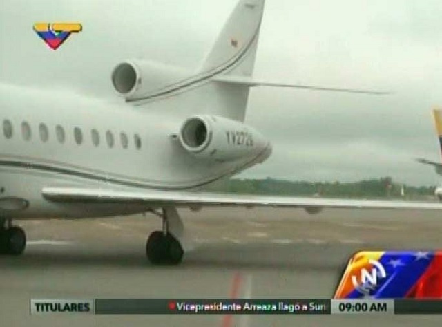 Jorge Arreaza llega a Suriname en una colita de Pdvsa (fotos)