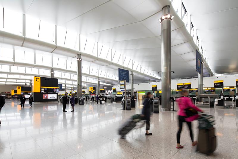 La “rebelión de las tarjetas de embarque” en los aeropuertos de Gran Bretaña