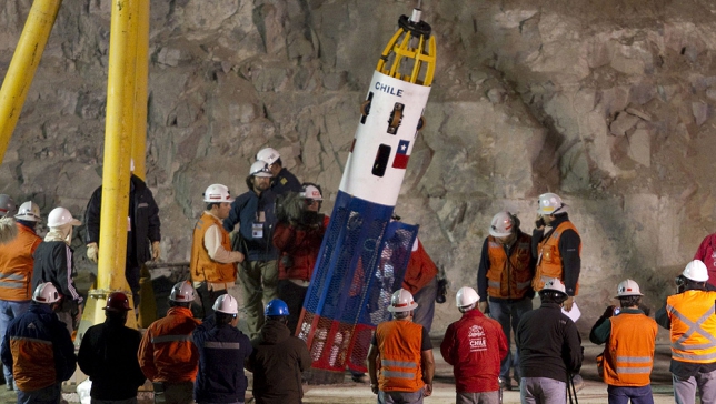 Los 33 mineros vuelven al lugar de la tragedia marcados por la traumática experiencia