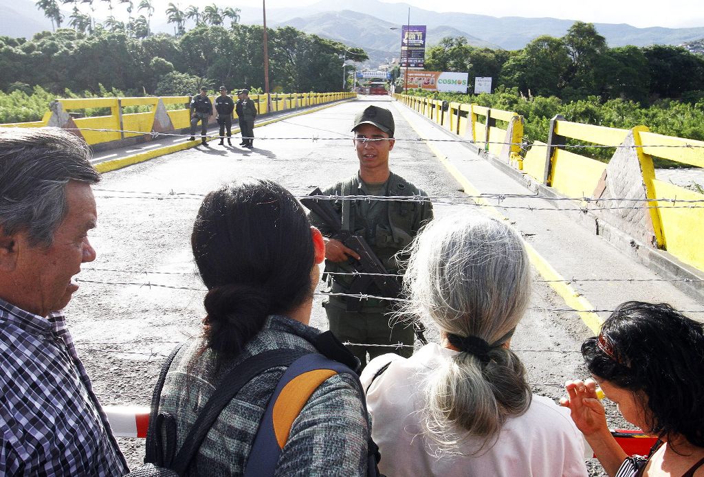 Colombia emite comunicado a favor de DDHH de ciudadanos deportados por Venezuela