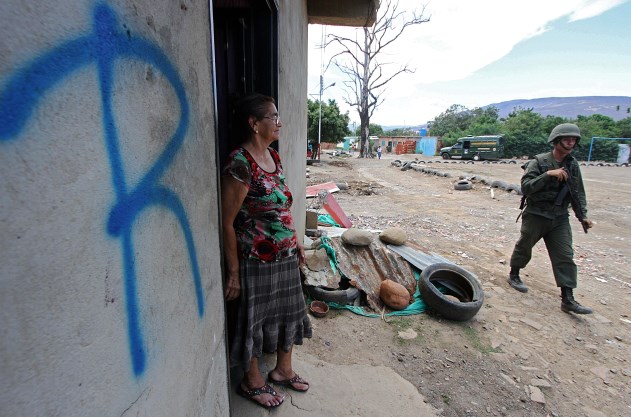 Colombia llama a resolver crisis por deportados de Venezuela sin promover el odio