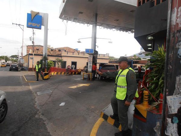 Desoladas las estaciones de servicio de frontera