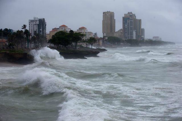 Huracán Sandra se fortalece en el Pacífico