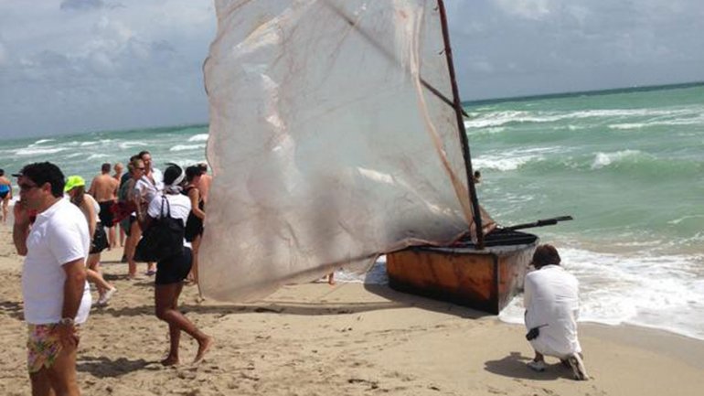 Guardia Costera estadounidense repatría a 121 cubanos interceptados en el mar