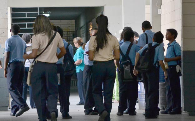 Jóvenes zulianos dejan el liceo para dedicarse al bachaqueo