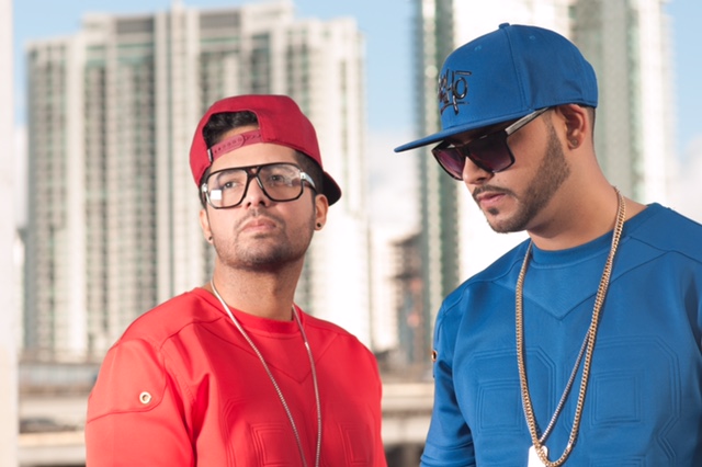 Less y Chris invitan a su  “Rumba Caliente” (Video)