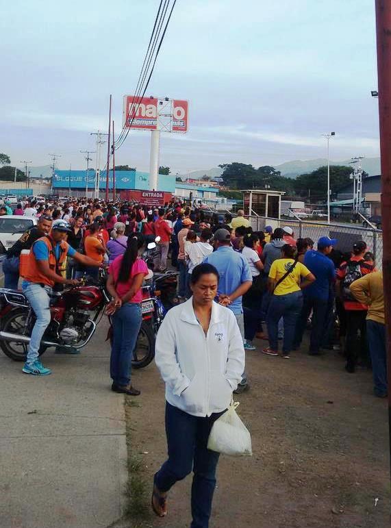 ¿Necesita ir al supermercado? Pues así amanecieron las colas este miércoles