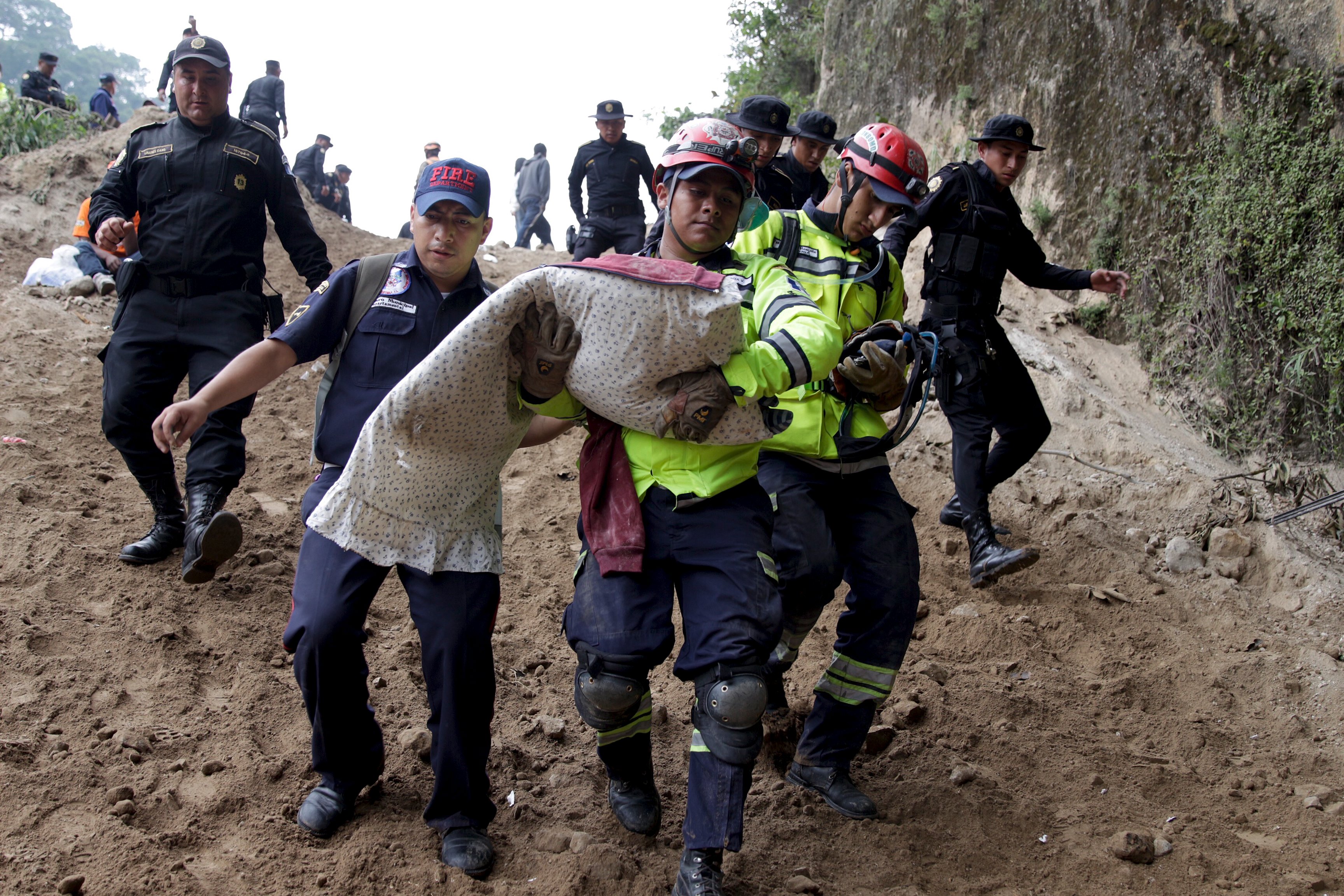 Asciende a 273 el número de muertos por alud en Guatemala